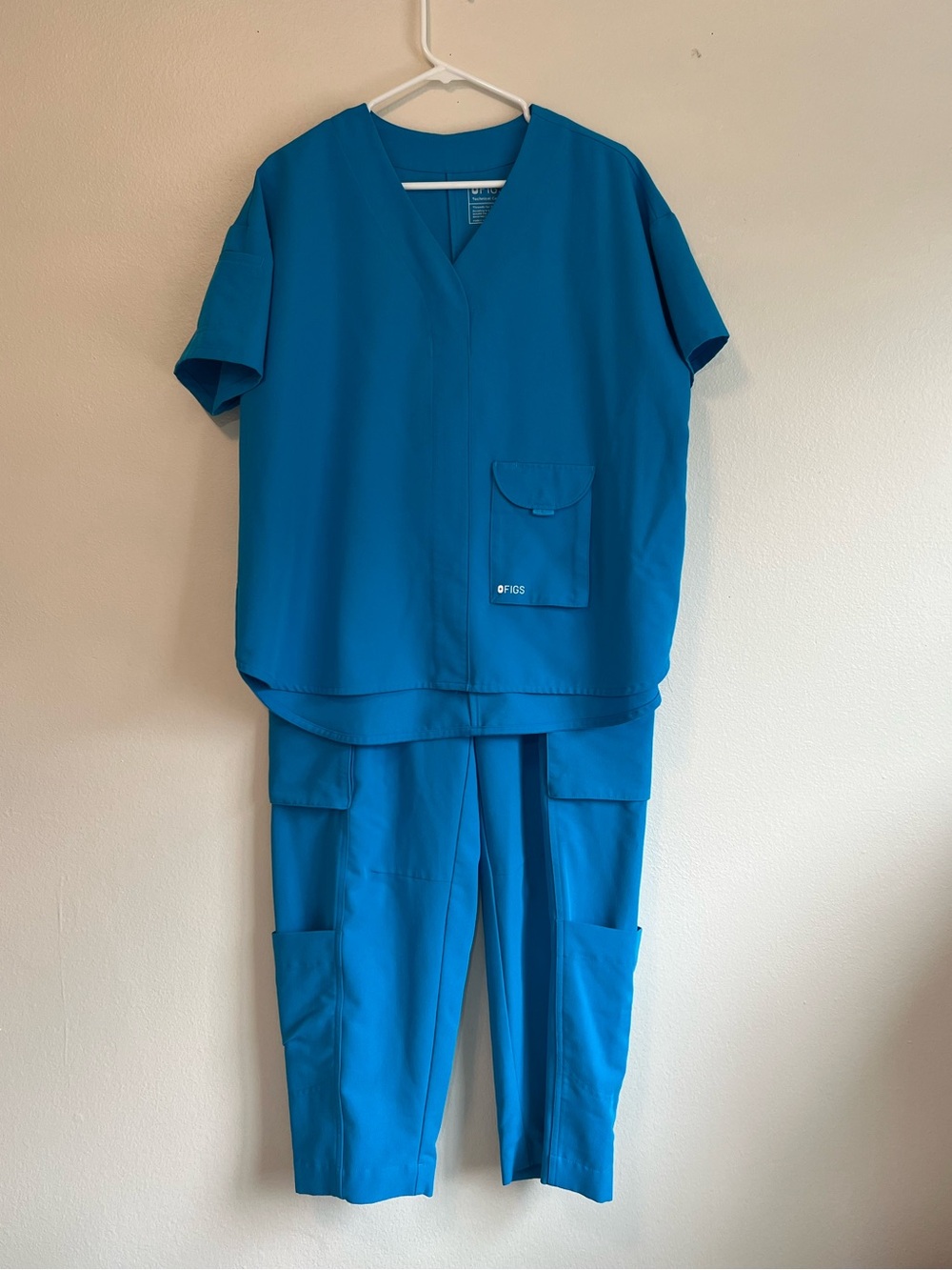 Figs Women's Scrub Top & Cargo Track Pants in Teal Blue Top Medium, Bottoms LG.